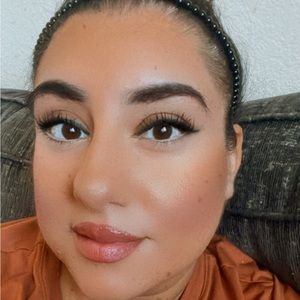 Meet your Posher, Yvette